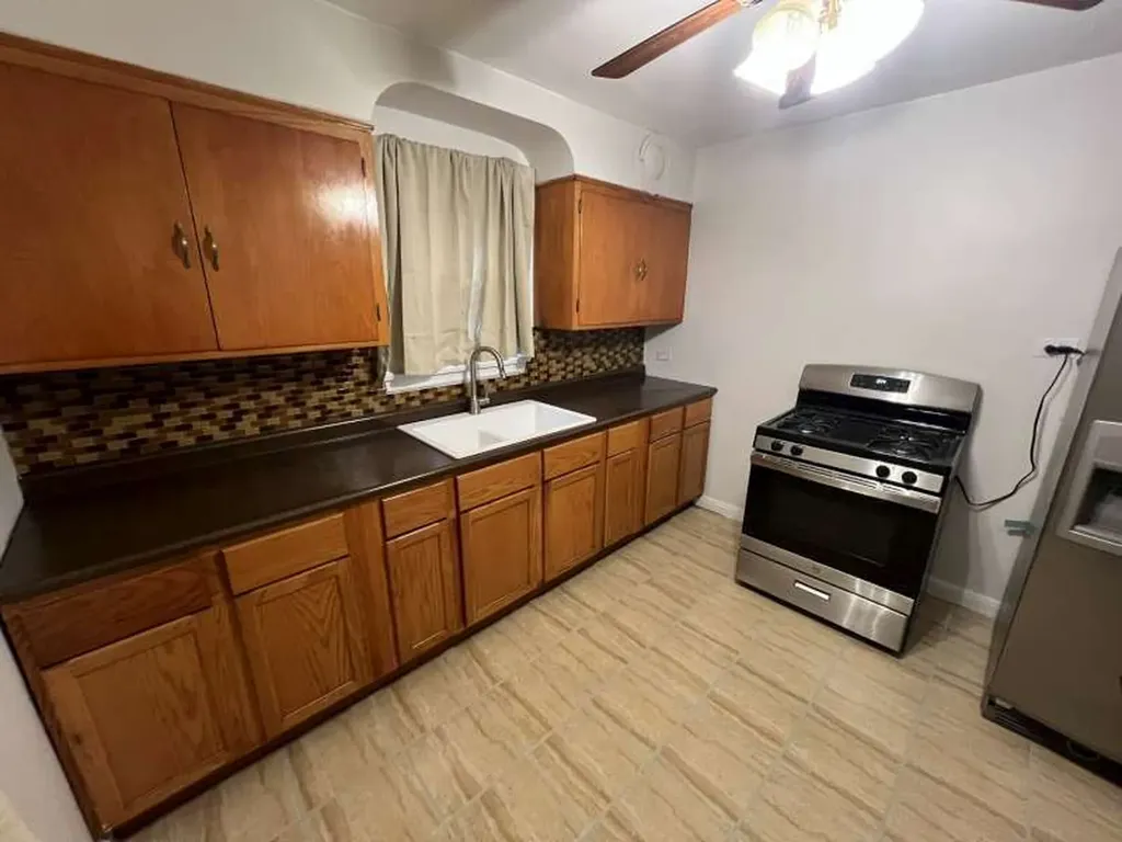 8350 South Lafayette Avenue Chicago IL 60620