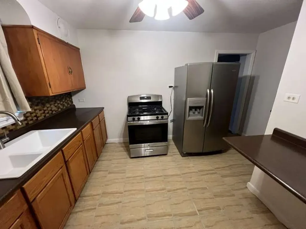 8350 South Lafayette Avenue Chicago IL 60620