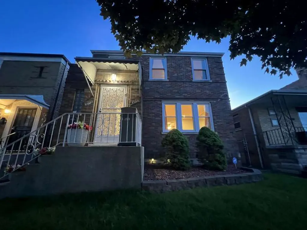 8350 South Lafayette Avenue Chicago IL 60620
