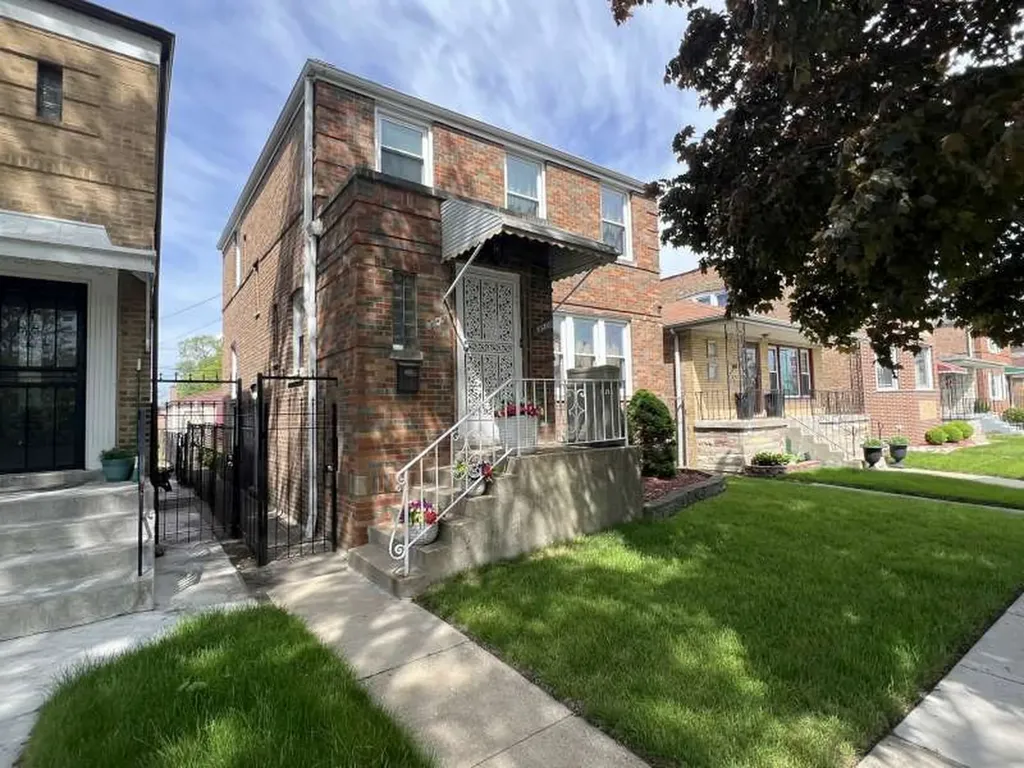 8350 South Lafayette Avenue Chicago IL 60620