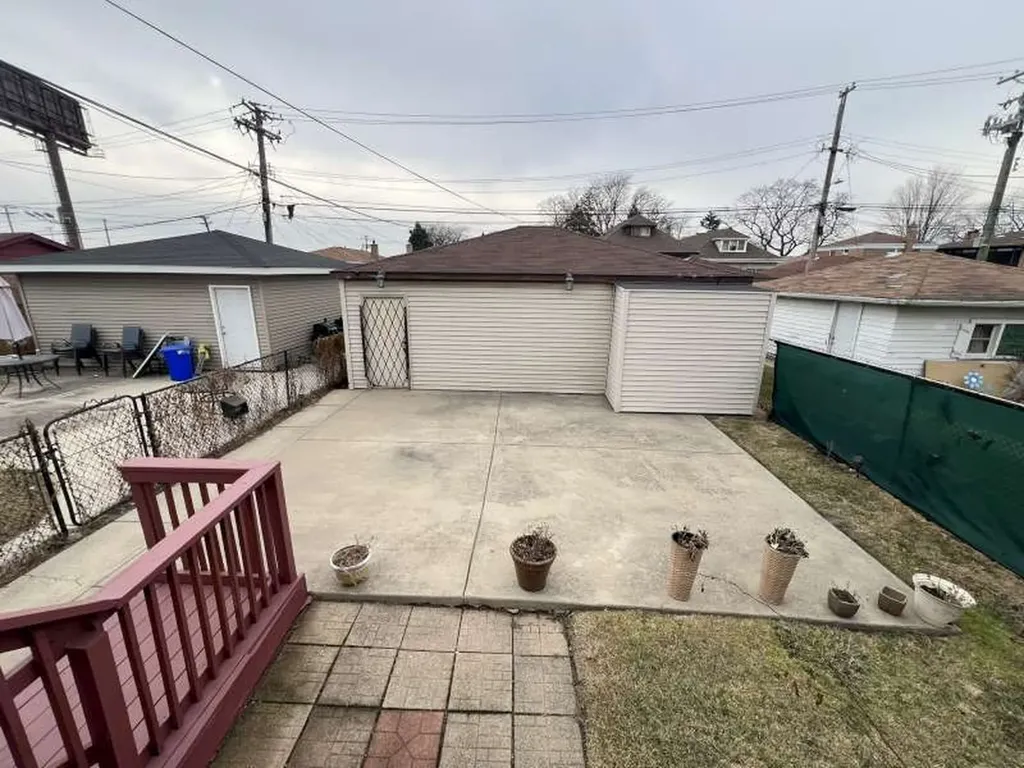 8350 South Lafayette Avenue Chicago IL 60620