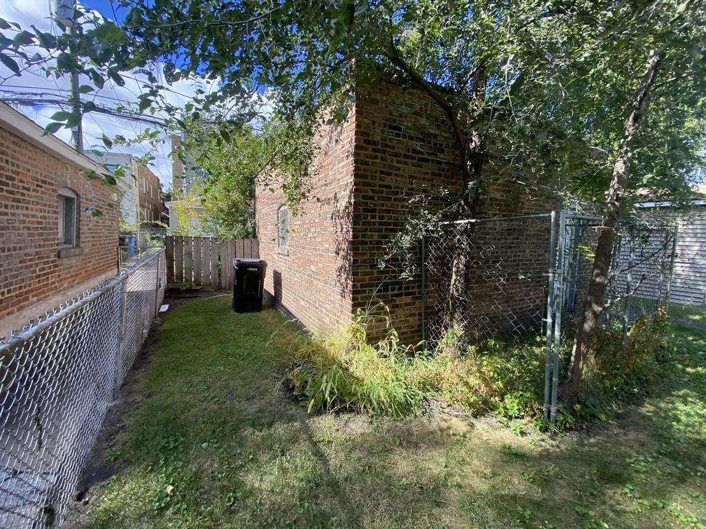8036 South Dobson Avenue Chicago IL 60619