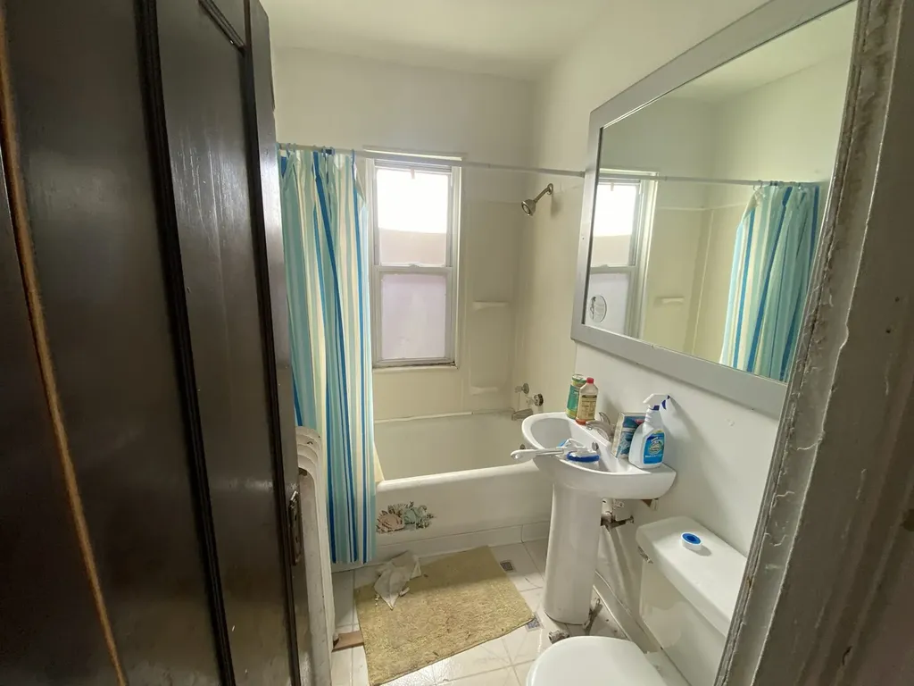 8036 South Dobson Avenue Chicago IL 60619