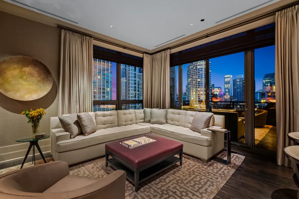 10 East Delaware Place Chicago IL 60611