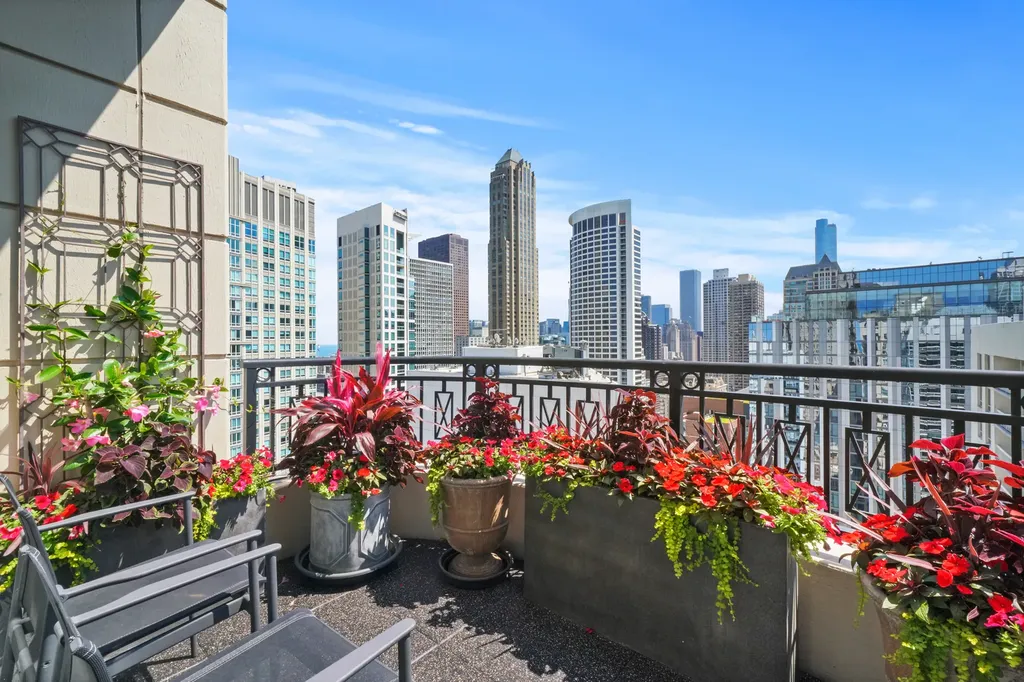 10 East Delaware Place Chicago IL 60611