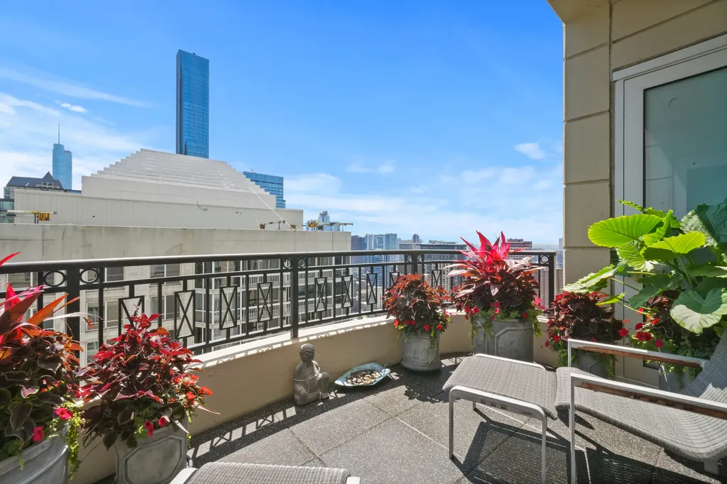 10 East Delaware Place Chicago IL 60611