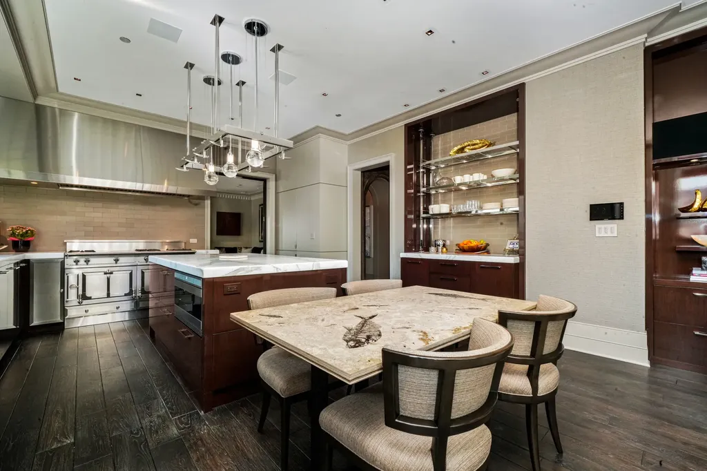 10 East Delaware Place Chicago IL 60611