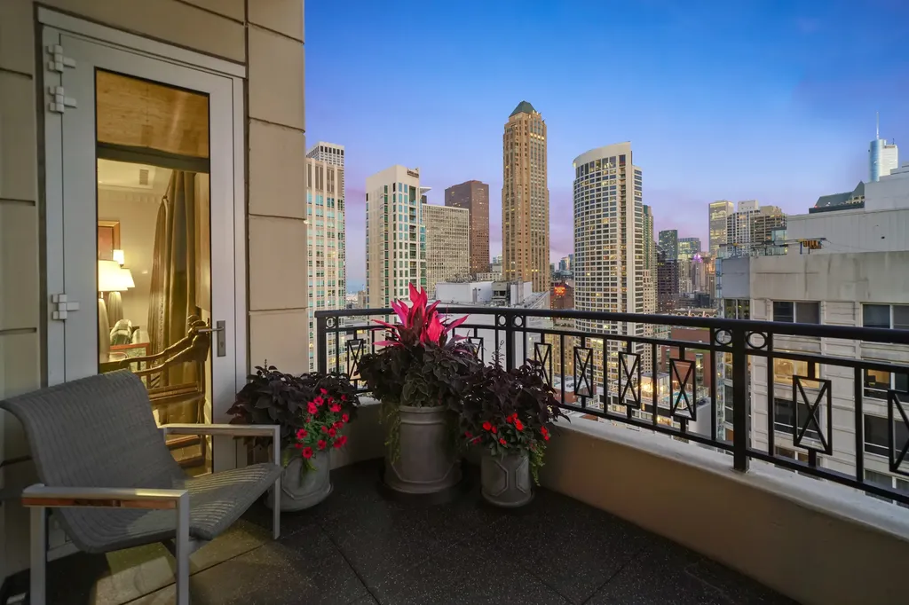 10 East Delaware Place Chicago IL 60611