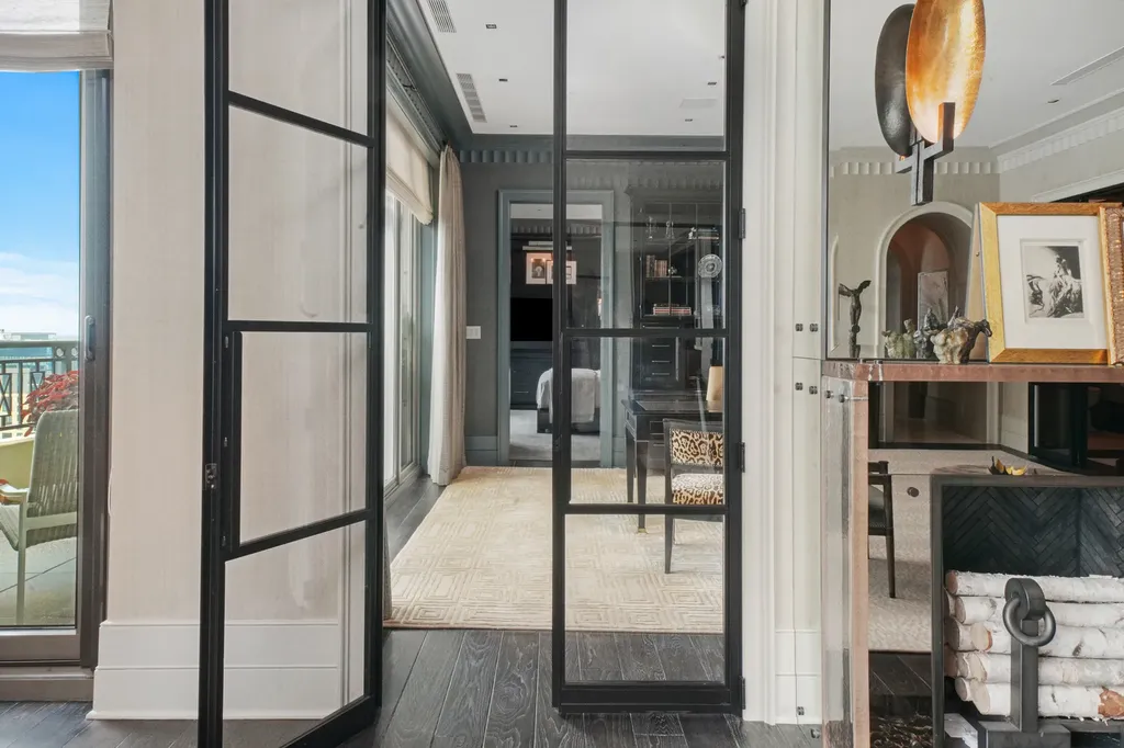 10 East Delaware Place Chicago IL 60611