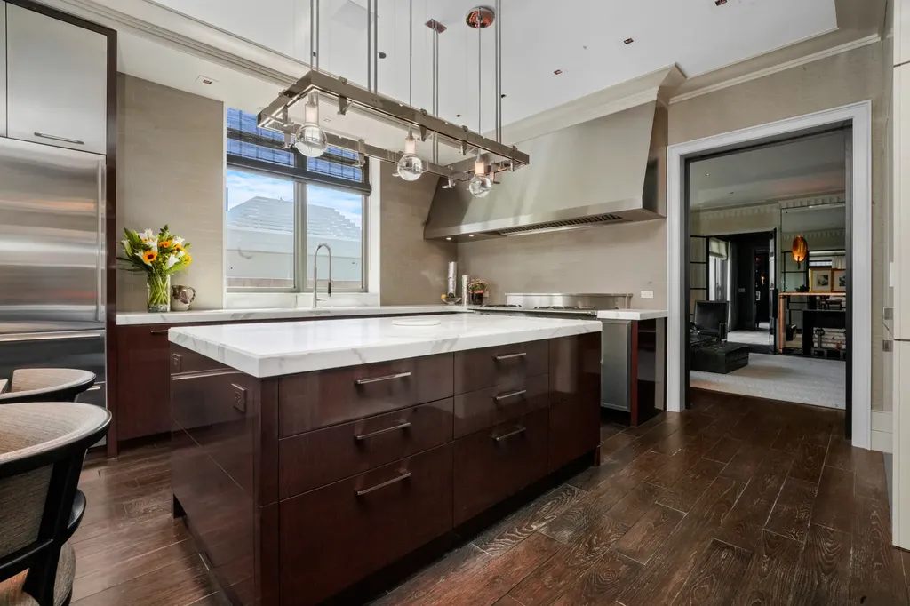 10 East Delaware Place Chicago IL 60611