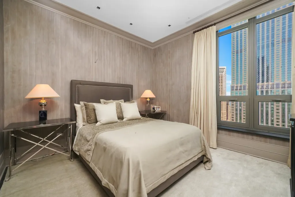 10 East Delaware Place Chicago IL 60611