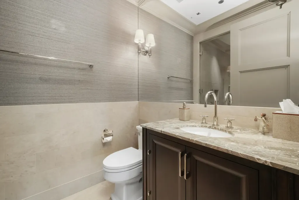 10 East Delaware Place Chicago IL 60611