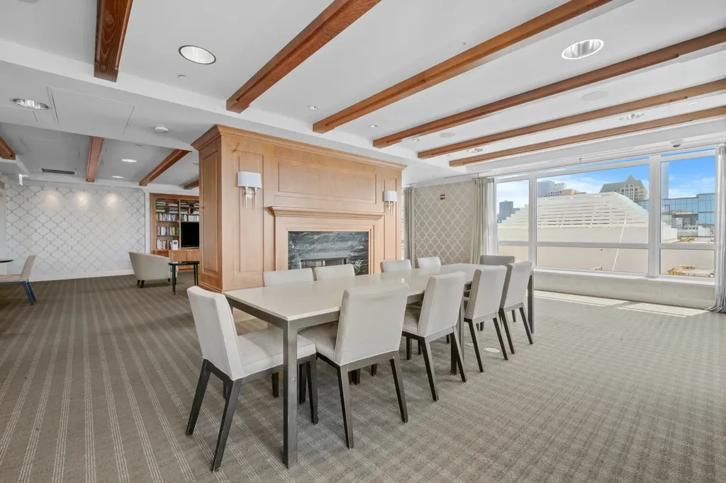 10 East Delaware Place Chicago IL 60611