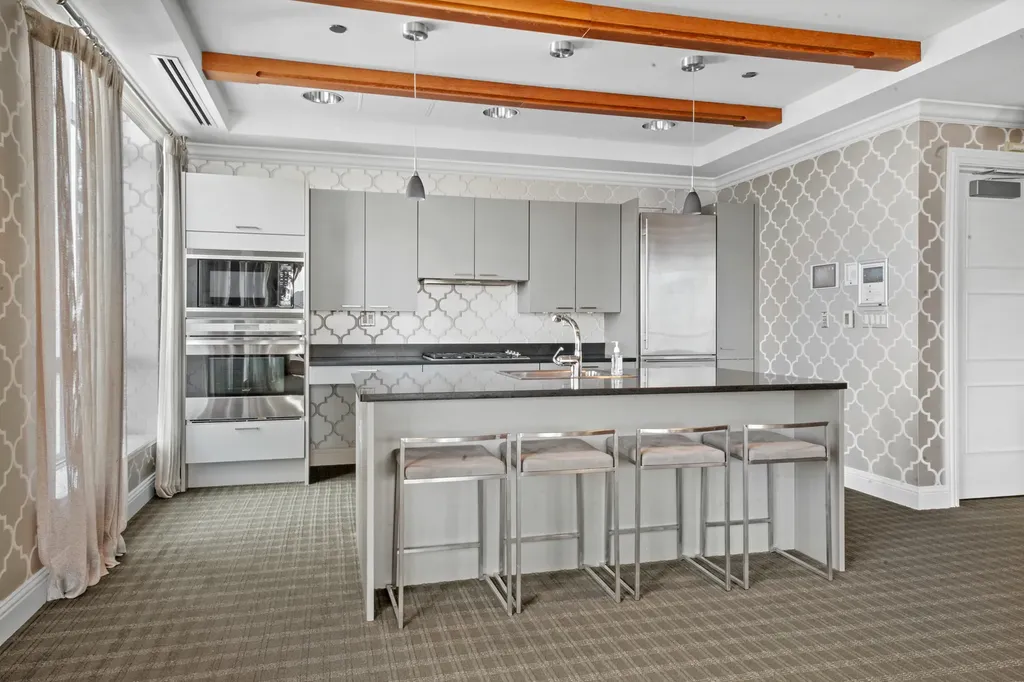 10 East Delaware Place Chicago IL 60611