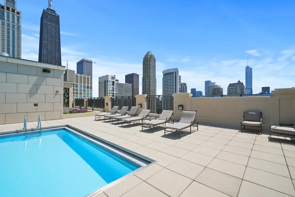 10 East Delaware Place Chicago IL 60611