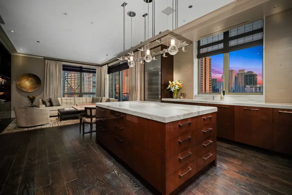 10 East Delaware Place Chicago IL 60611