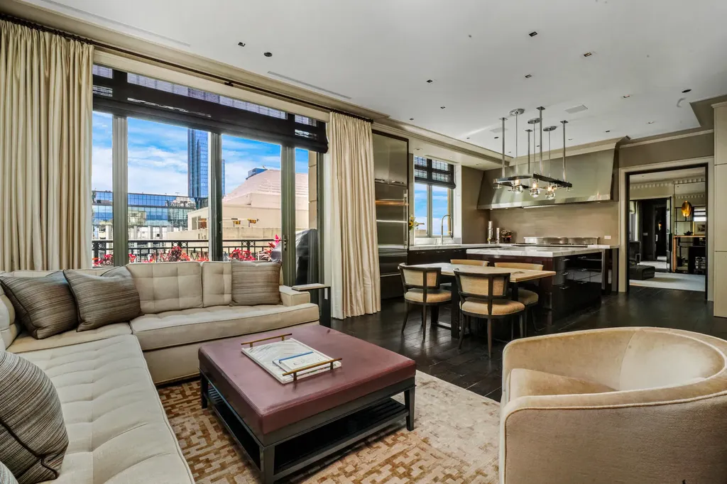 10 East Delaware Place Chicago IL 60611
