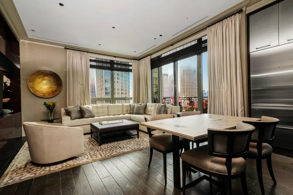 10 East Delaware Place Chicago IL 60611