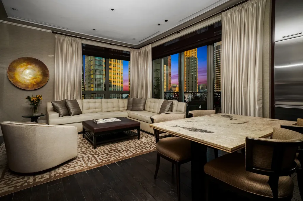 10 East Delaware Place Chicago IL 60611