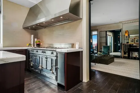 10 East Delaware Place Chicago IL 60611