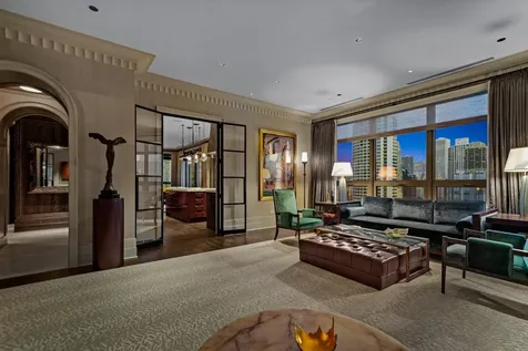10 East Delaware Place Chicago IL 60611