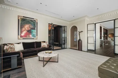 10 East Delaware Place Chicago IL 60611