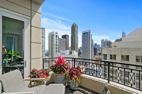 10 East Delaware Place Chicago IL 60611