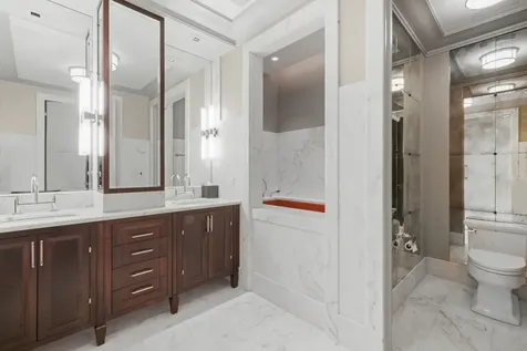 10 East Delaware Place Chicago IL 60611