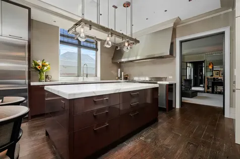 10 East Delaware Place Chicago IL 60611