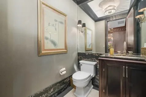 10 East Delaware Place Chicago IL 60611