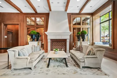 10 East Delaware Place Chicago IL 60611