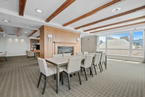 10 East Delaware Place Chicago IL 60611