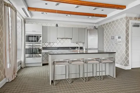 10 East Delaware Place Chicago IL 60611