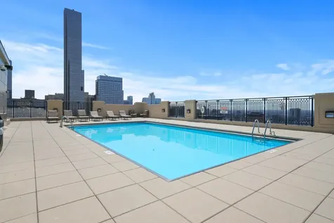 10 East Delaware Place Chicago IL 60611