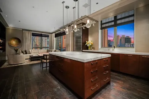 10 East Delaware Place Chicago IL 60611