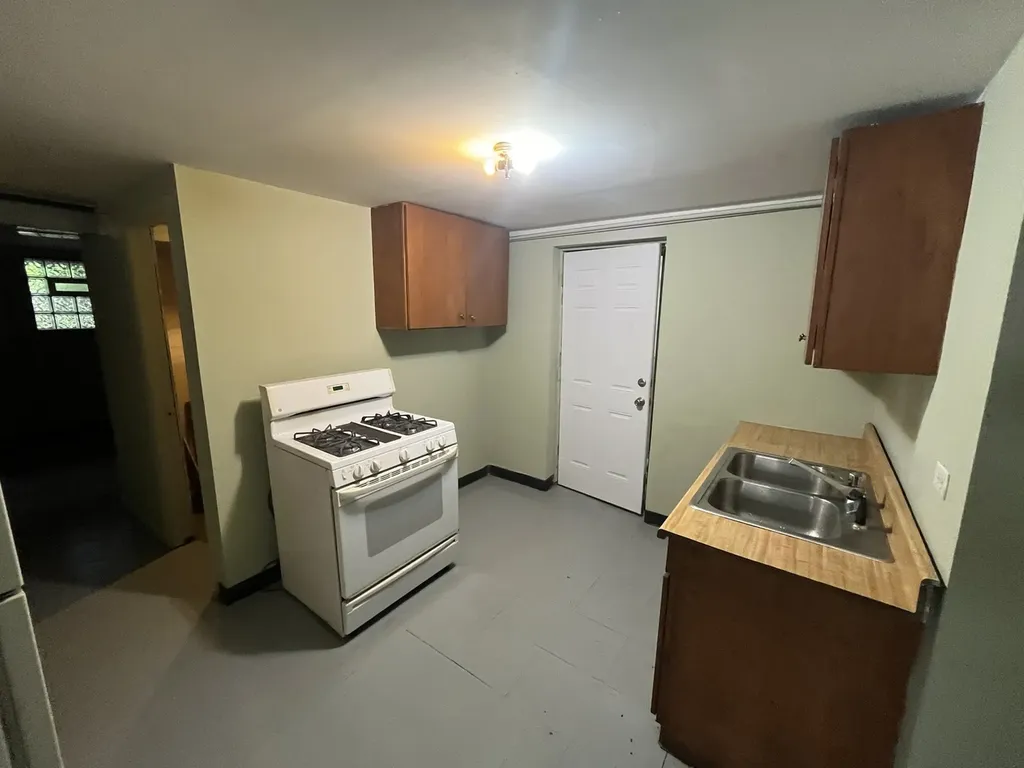 6916 South Lowe Avenue Chicago IL 60621