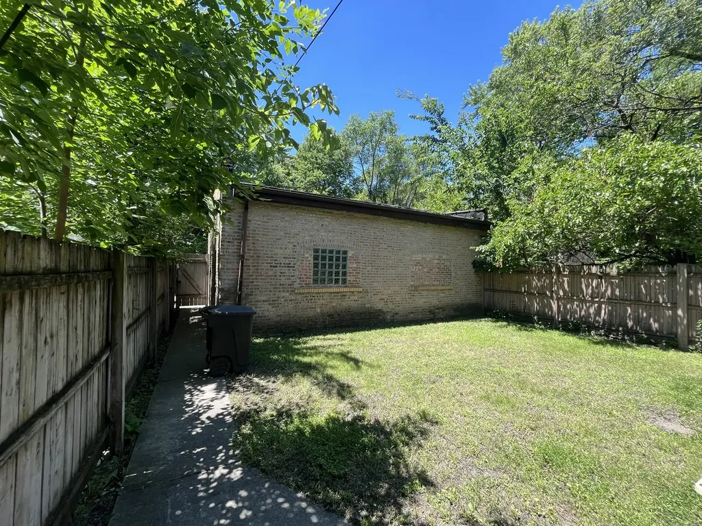 6916 South Lowe Avenue Chicago IL 60621