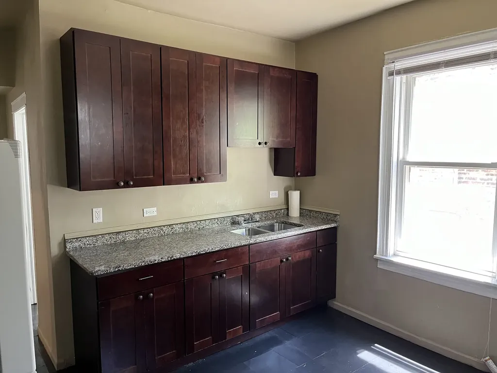 6916 South Lowe Avenue Chicago IL 60621