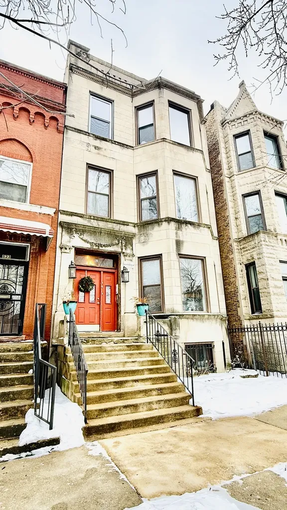 521 East 46th Place Chicago IL 60653