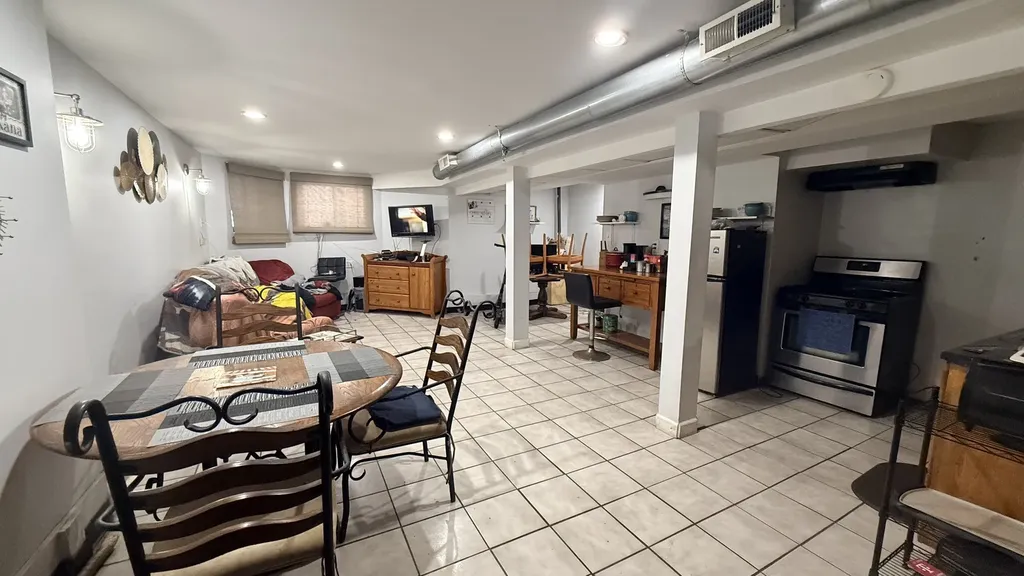 521 East 46th Place Chicago IL 60653
