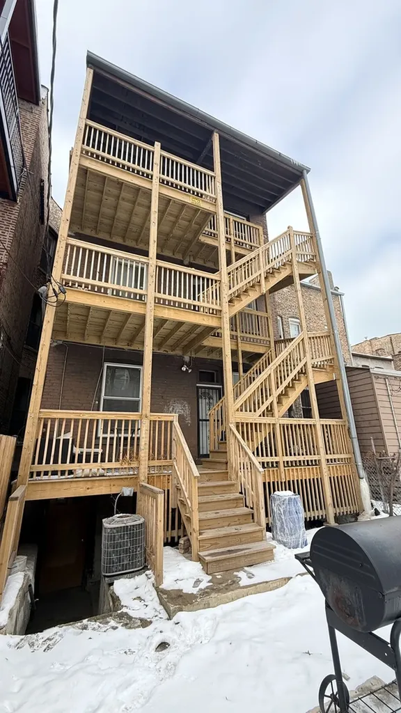 521 East 46th Place Chicago IL 60653