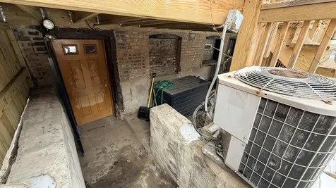 521 East 46th Place Chicago IL 60653