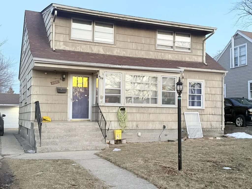 18035 Oakley Avenue Lansing IL 60438