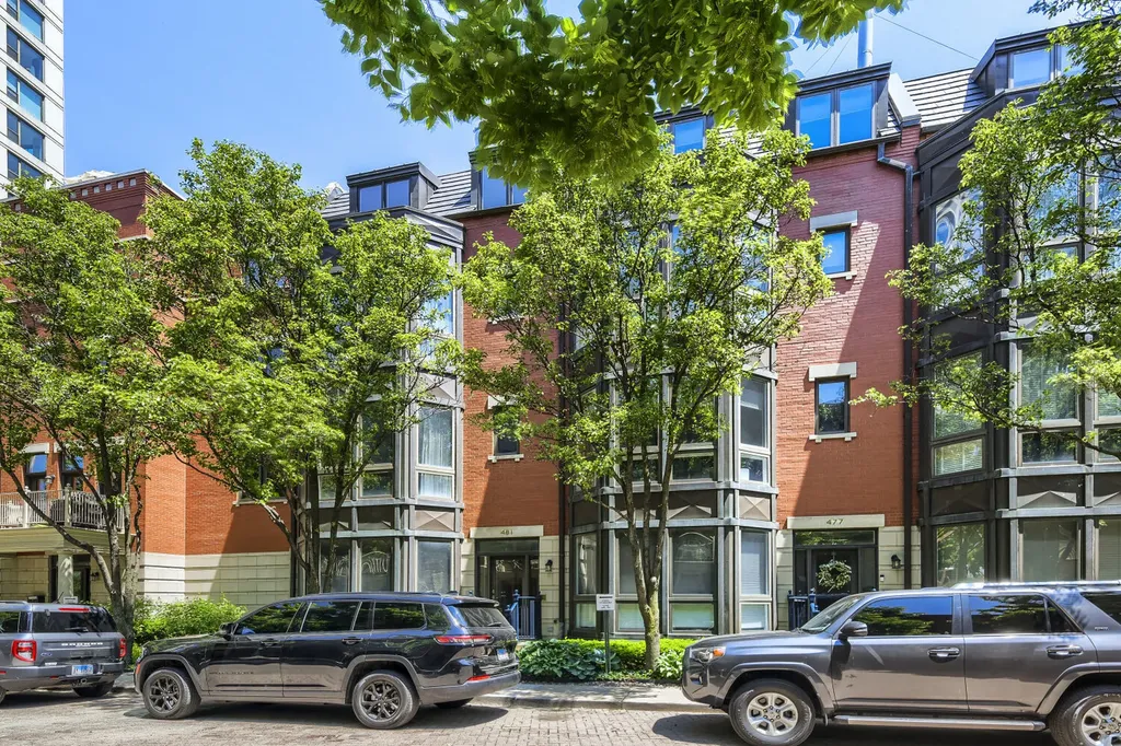 481 North Clinton Street Chicago IL 60654