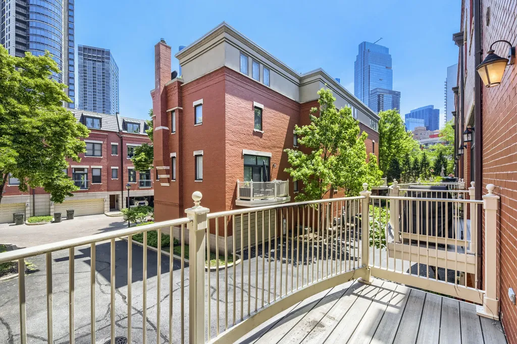 481 North Clinton Street Chicago IL 60654
