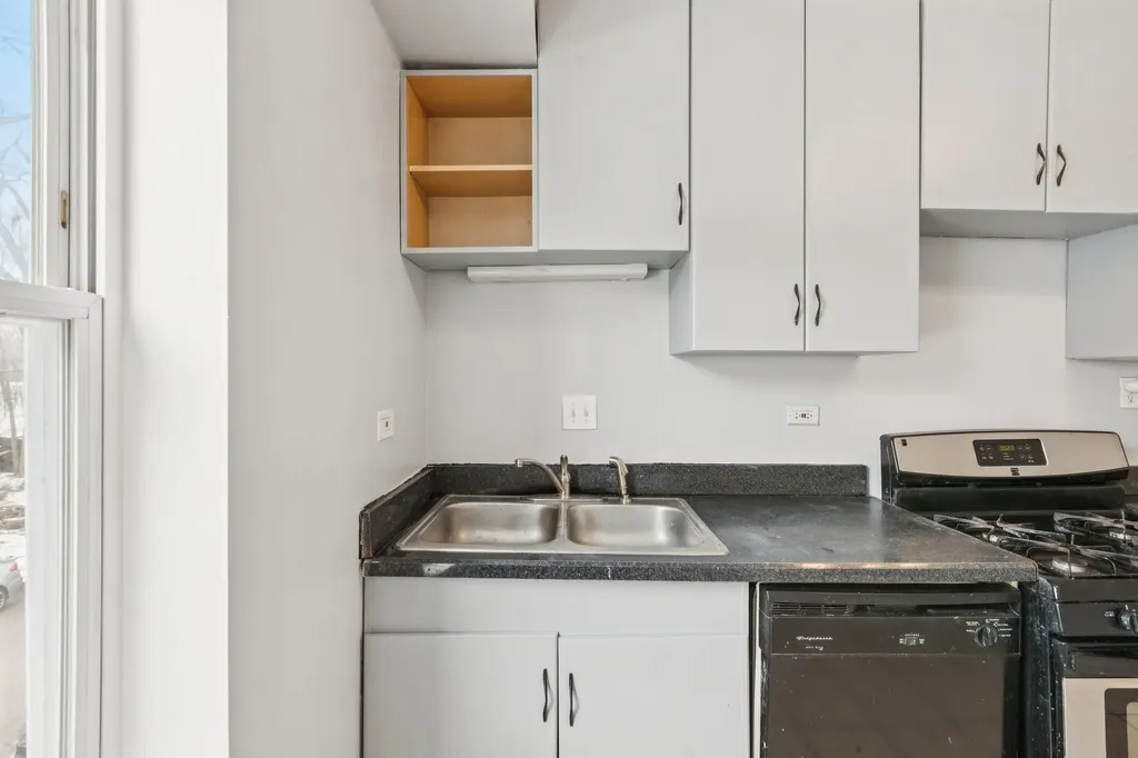 1301 East 71st Place Chicago IL 60619