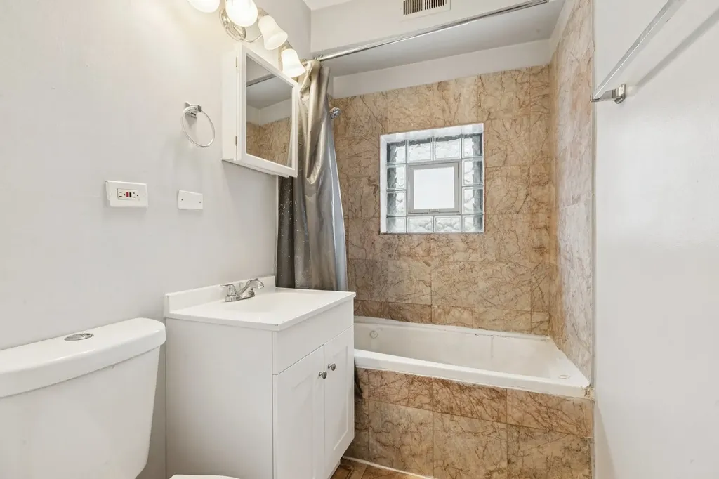1301 East 71st Place Chicago IL 60619