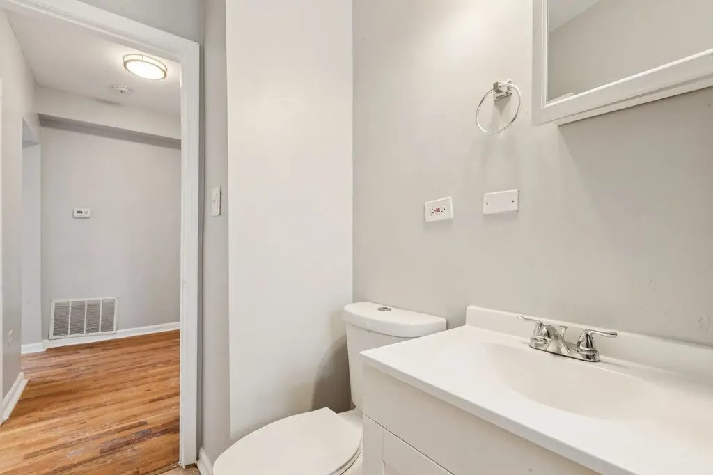1301 East 71st Place Chicago IL 60619