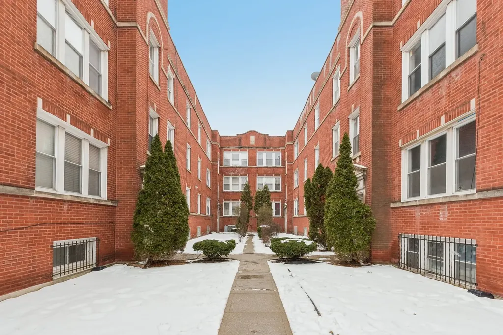 1301 East 71st Place Chicago IL 60619
