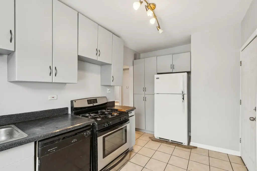 1301 East 71st Place Chicago IL 60619